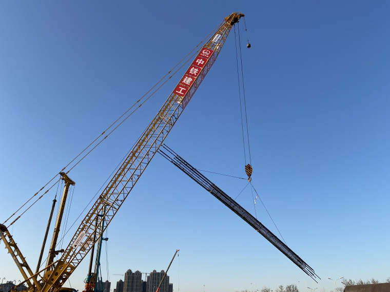 超長(zhǎng)鋼筋籠連接插圖