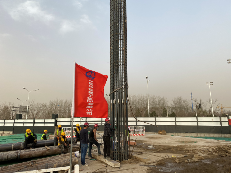 超長(zhǎng)鋼筋籠連接插圖4