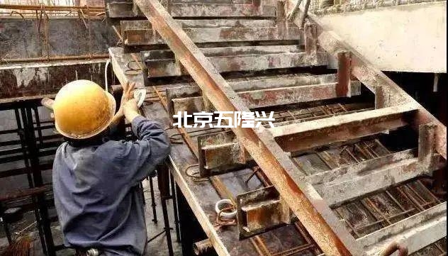 你的工地還在現(xiàn)場(chǎng)加工鋼筋嗎？那就out了！插圖